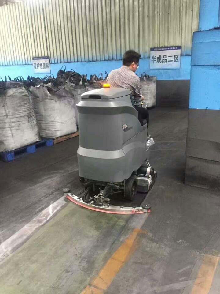 駕駛式洗地車開啟開車做保潔時代！