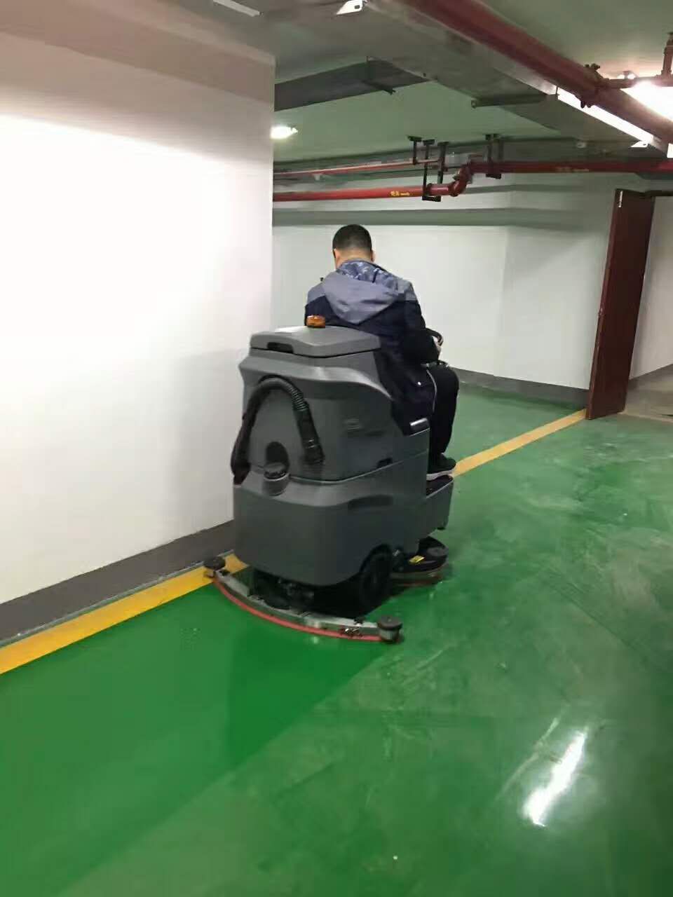 清潔機(jī)械代替人工，洗地機(jī)與社會(huì)發(fā)展同步